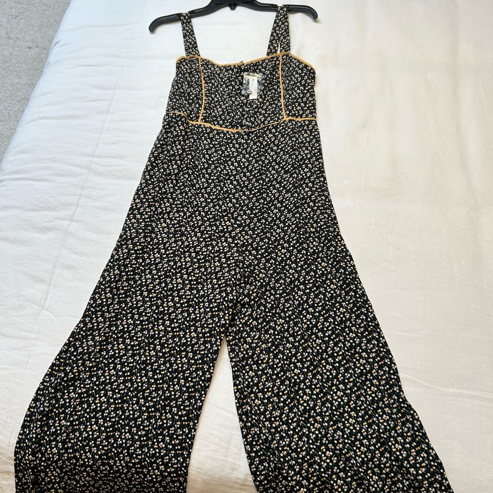 Floral patterned jumpsuit.